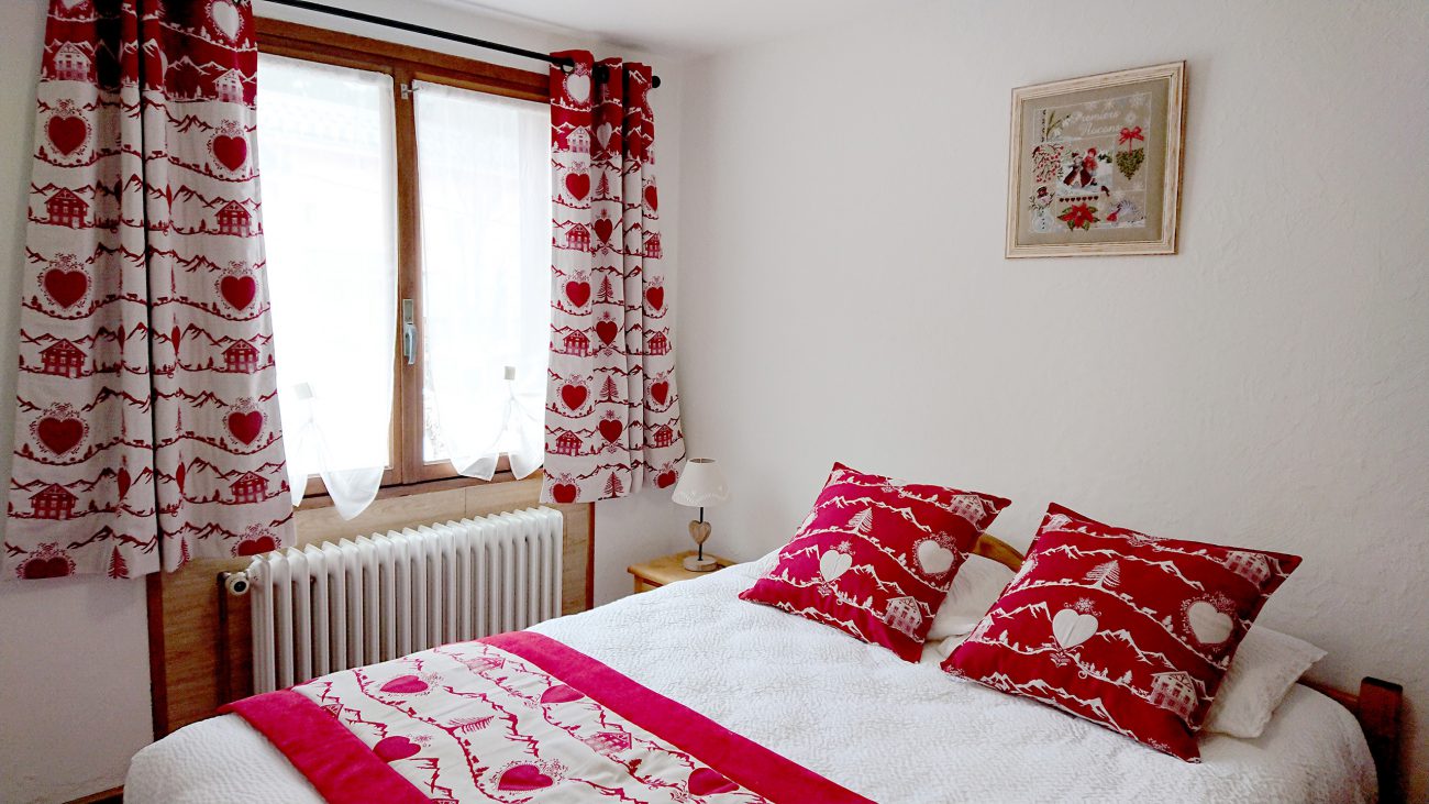 chambre-rouge-chez-tante-philo